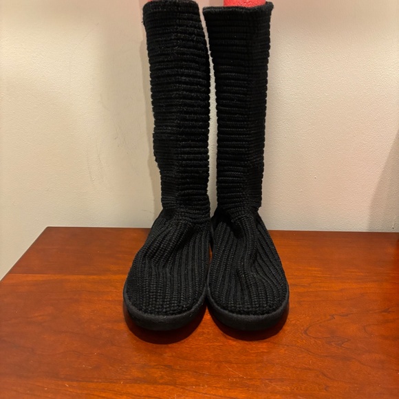 UGG Australia Classic Cardy Style 5814 Women's 12" Tall Boots in Black size 10 - Picture 2 of 8